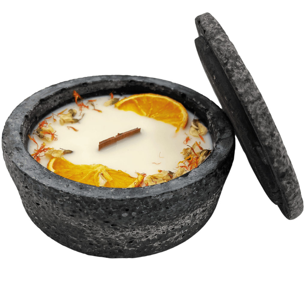 HANDGEMACHTE Citronella BETONKERZE Schwarz - Stilvolle Sojawachskerze für Ihr Zuhause. Outdoor Kerze mit Blütenverzierung und HOCHWERTIGEM Holzdocht aus dem Südschwarzwald - Ignara Living