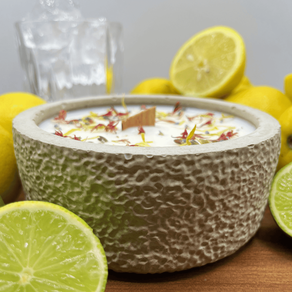 Outdoor Citronella - Betonkerze „Mugge Schreck“ – Handgemachter Insektenschutz aus dem Südschwarzwald mit Blütenverzierung - Ignara Living