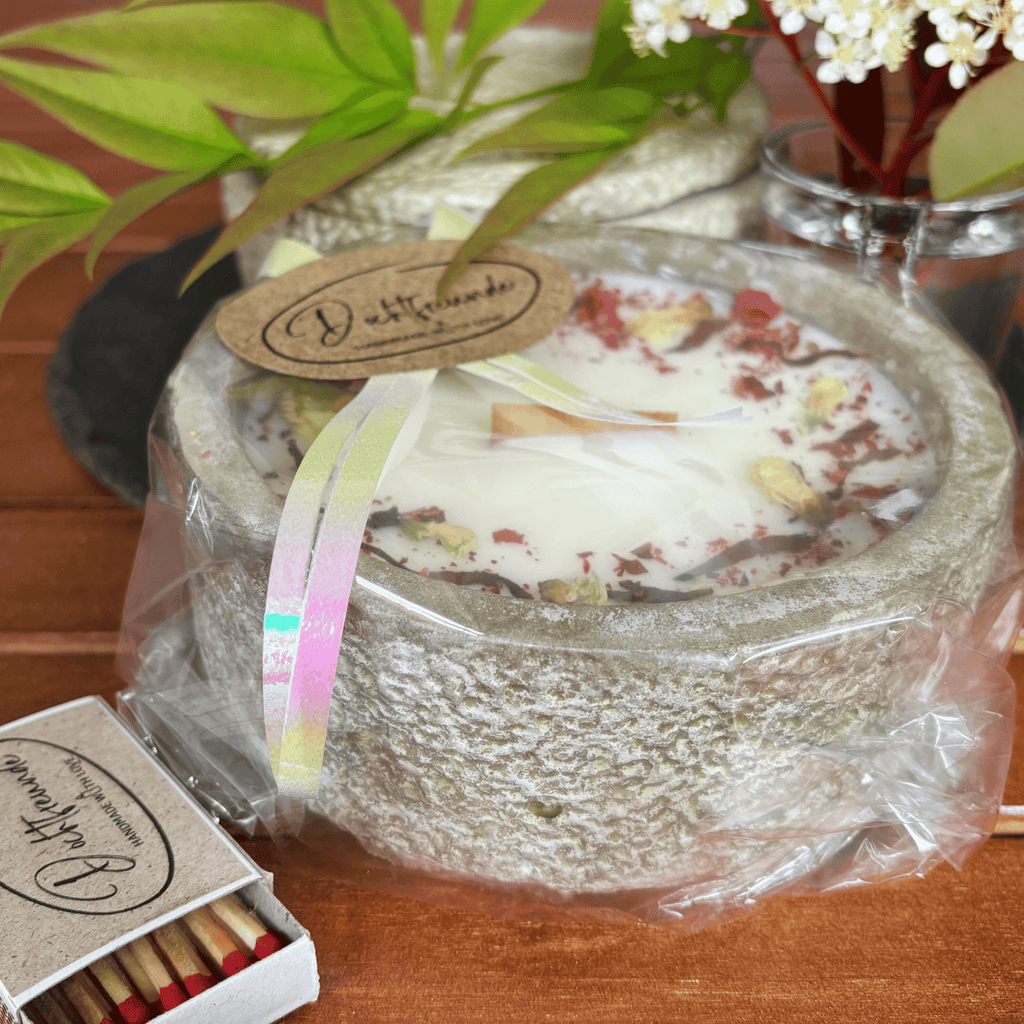 Outdoor Citronella - Betonkerzenset „Grey - Mugge Schreck“ – Handgemachter Insektenschutz aus dem Südschwarzwald mit Blütenverzierung 3x Betonkerzen im Set - Ignara Living